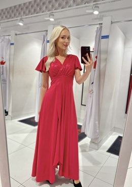 Sukienka długa marszczony pas połysk malina