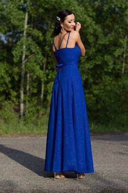 Sukienka długa na ramiączkach brokat chaber