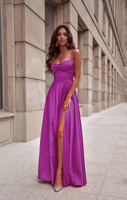 Sukienka długa gorset i dekolt serce mocny róż