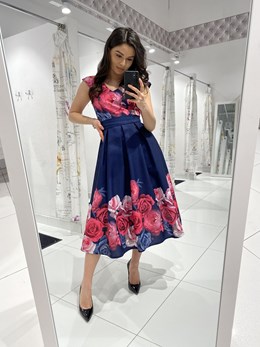 Sukienka midi rozkloszowana kwiaty granat