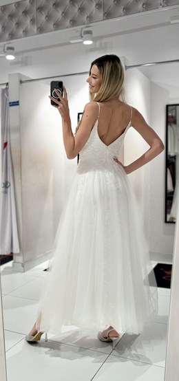 Sukienka długa ramiączka zdobienia koronka biel