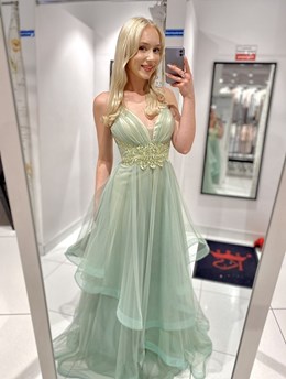 Sukienka długa balowa falbany koronka pistacja