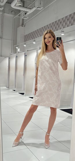 Sukienka krótka rękawek wzór pudrowy róż