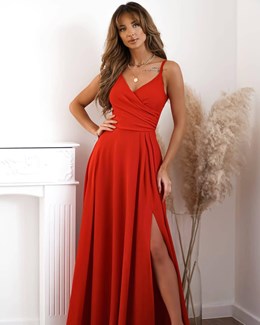 Sukienka długa marszczenia na ramiączkach malina