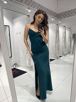 Sukienka długa dopasowana z ogonkiem zielony