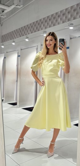 Sukienka midi 3/4 rękawek wiązanie plecy masełko