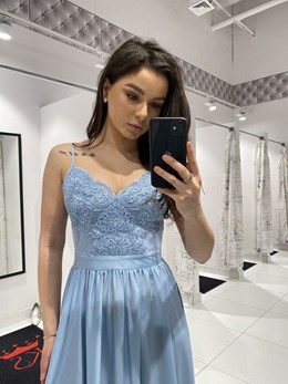 Sukienka długa ramiączka koronka błękit