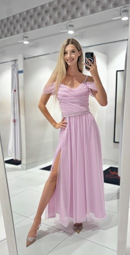 Sukienka długa opadające ramiona tiul lila