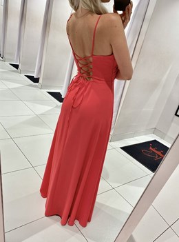 Sukienka długa wiązanie plecy gładka koral