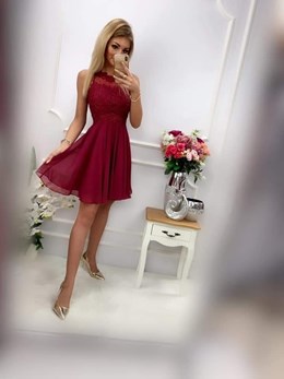 Sukienka krótka zdobione plecy bordo