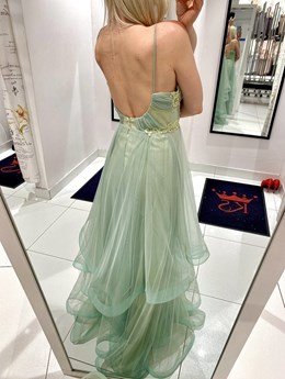 Sukienka długa balowa falbany koronka pistacja