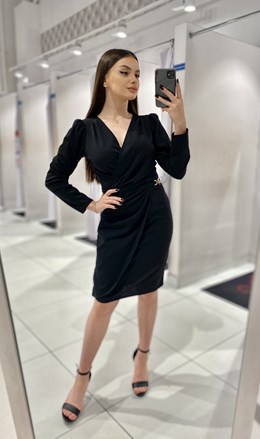 Sukienka krótka rękaw złota ozdoba czerń