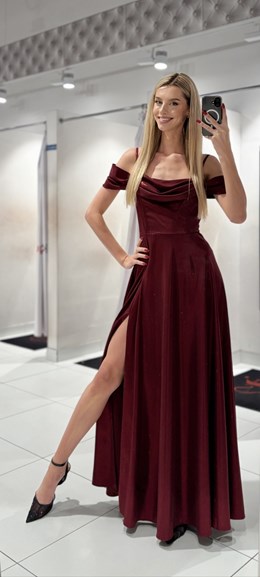 Sukienka długa opadający rękaw połysk bordo