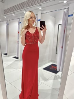 Sukienka długa ozdobny dekolt odkryte plecy bordo