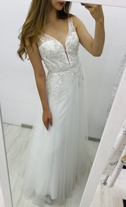 Sukienka długa cyrkonie dekolt odkryte plecy biel