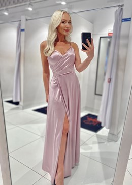 Sukienka długa ramiączka rozkloszowana róż