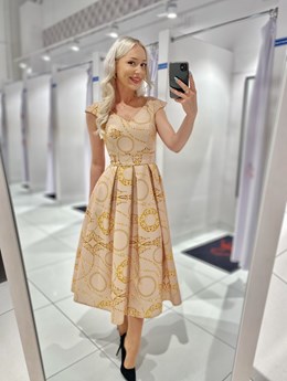 Sukienka midi łańcuch wzór złoto/beż