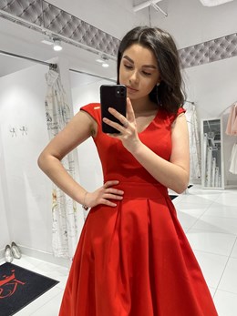 Sukienka midi z paskiem czerwień