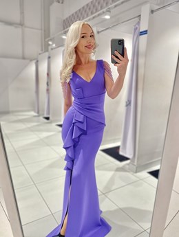 Sukienka długa falbana koraliki ramiona lawendowy