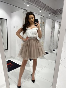 Sukienka krótka opadające ramiona biały/ beż