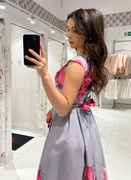 Sukienka midi rozkloszowana kwiaty szary