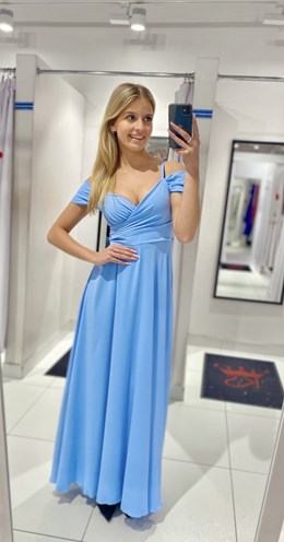 Sukienka długa opadające ramiona gładka błękit