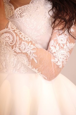 Sukienka krótka pianka rękaw biały