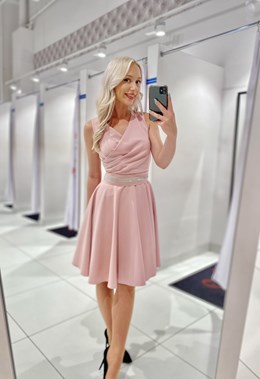 Sukienka krótka pasek ozdobny pudrowy róż