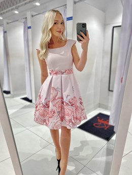 Sukienka krótka wzór kwiaty na dole róż