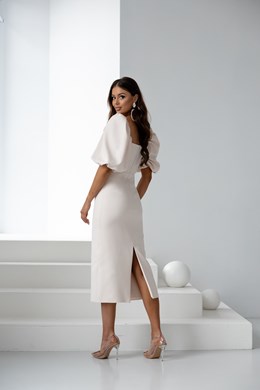 Sukienka midi 3/4 rękawek dopasowana beż