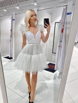 Sukienka krótka cekinowa góra pióra tiul biel