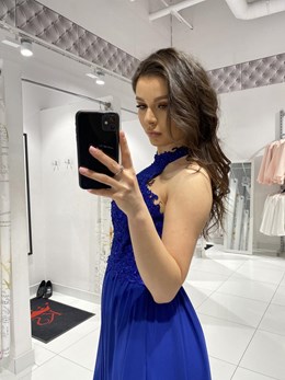 Sukienka długa zabudowana pod szyję niebieski