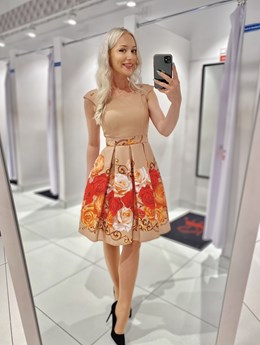 Sukienka krótka rozkloszowana kwiaty dół złoty