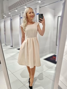 Sukienka krótka rozkloszowana brzoskwinia