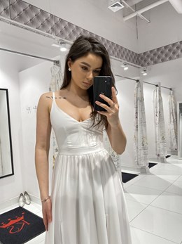 Sukienka długa prosta dwa rozcięcia biel