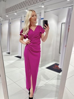 Sukienka długa dopasowana falbana rękaw fuksja