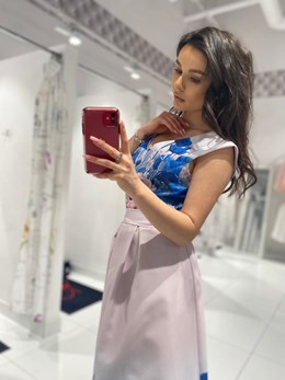 Sukienka midi rozkloszowana kwiaty jasny róż