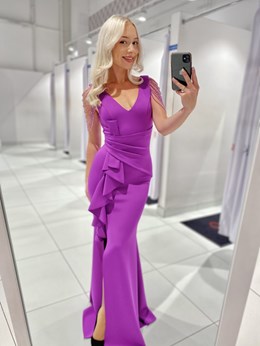 Sukienka długa falbana koraliki ramiona fiolet