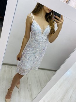 Sukienka krótka na ramiączkach cekiny biel/błękit