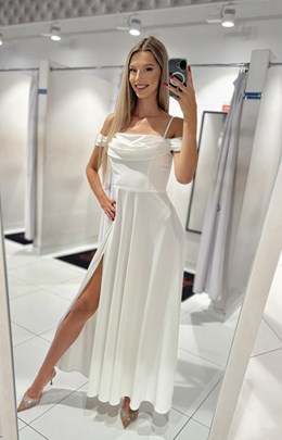 Sukienka długa opadający rękaw połysk biel