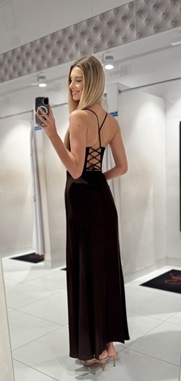 Sukienka długa wiązanie plecy gładka czekolada