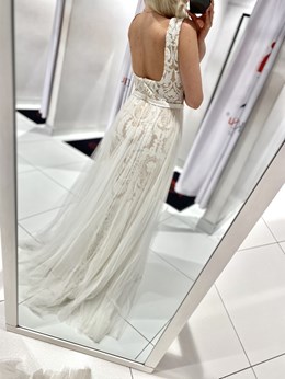 Sukienka długa rybka cekiny po boku tiul beż/biel