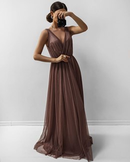 Sukienka długa tiul głęboki dekolt brokat brąz