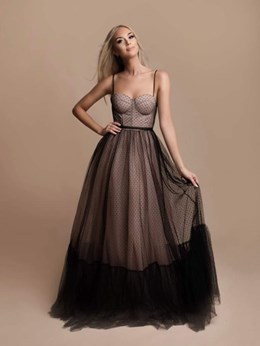 Sukienka długa rozkloszowana groszki beż/czerń