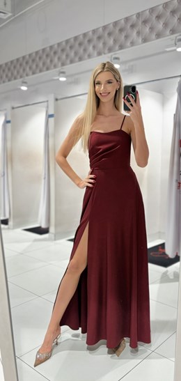 Sukienka długa wiązanie plecy połysk bordo