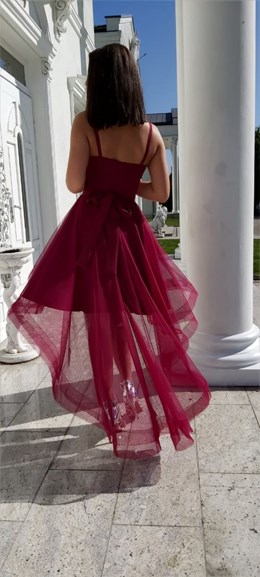 Sukienka asymetryczna ramiączka dekolt bordo