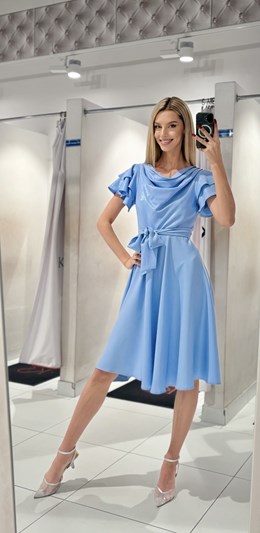 Sukienka krótka rękawek pasek połysk błękit