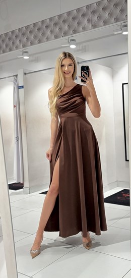 Sukienka długa asymetria wiązanie plecy czekolada