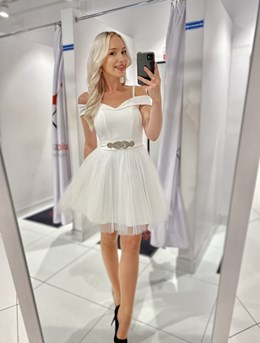 Sukienka krótka opadające ramiona tiul biały