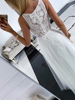 Sukienka długa koronkowa zabudowana góra biel